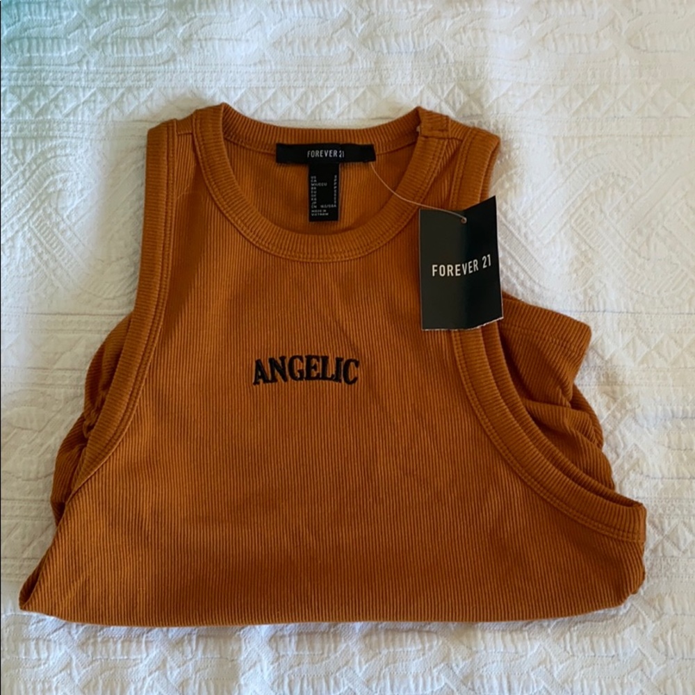 Super trendy tank ✨